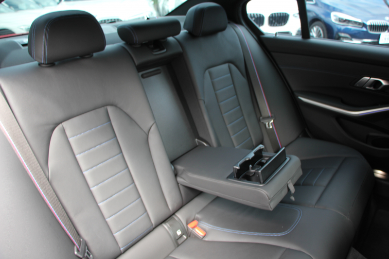 BMW 3シリーズ 320d Xdrive Mｽﾎﾟｰﾂ ｴﾃﾞｨｼｮﾝｻﾝﾗｲｽﾞ50台限定車 ﾋｰﾀｰ黒革 ﾚｰｻﾞｰﾗｲﾄ ｱﾀﾞﾌﾟﾃｨﾌﾞMｻｽ 専用19AW Mﾘｱｽﾎﾟｲﾗｰ Mｼｰﾄﾍﾞﾙﾄ 追従ACC ｽﾃｱﾘﾝｸﾞｻﾎﾟｰﾄ BMWﾗｲﾌﾞｺｯｸﾋﾟｯﾄﾞｱｯﾌﾟﾙｶｰﾌﾟﾚｲ ﾜｲﾔﾚｽ充電 2年保証