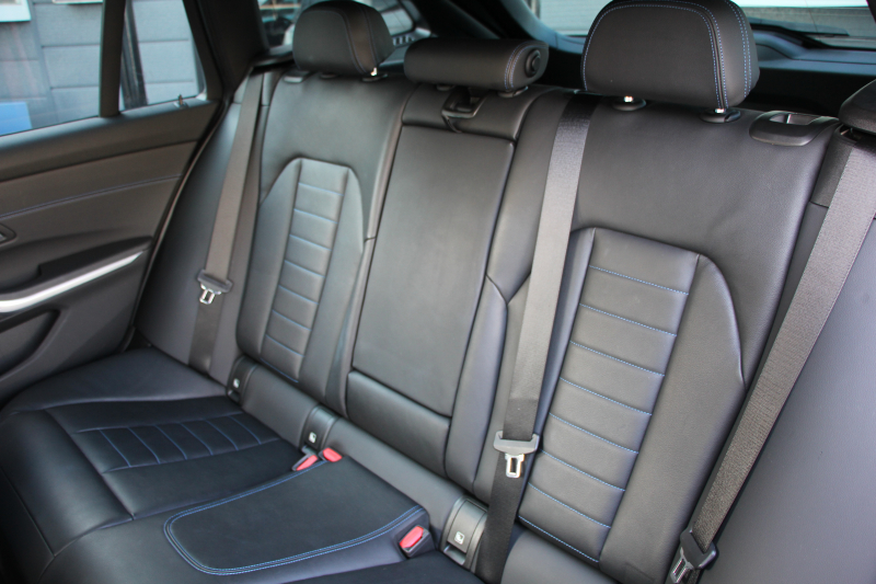 BMW 3シリーズ M340i Xdrive ﾂｰﾘﾝｸﾞｲﾉﾍﾞｰｼｮﾝP 4WD 直6ﾀｰﾎﾞ387馬力 ﾋｰﾀｰ黒革 ﾚｰｻﾞｰﾗｲﾄ HUD ｼﾞｪｽﾁｬｰC ﾊｰﾏﾝｶｰﾄﾞﾝ ｱﾀﾞﾌﾟﾃｨﾌﾞMｻｽ 専用ﾃﾞﾌ 19AW Mｽﾎﾟｰﾂﾌﾞﾚｰｷ BMWﾗｲﾌﾞｺｯｸﾋﾟｯﾄﾞﾊﾟｰｷﾝｸﾞｱｼｽﾄﾌﾟﾗｽ 360度ｶﾒﾗ 2年保証