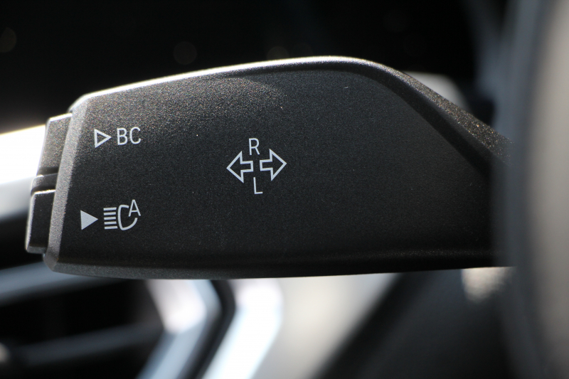 BMW 3シリーズ 330i Mｽﾎﾟｰﾂ ﾃﾞﾋﾞｭｰ&ｺﾝﾌｫｰﾄP ｻﾝﾙｰﾌ 258馬力 ﾋｰﾀｰ黒革 専用青ｽﾃｯﾁ 追従ACC ｽﾃｱｻﾎﾟｰﾄ ｵﾌﾟｼｮﾝ19AW Mｽﾎﾟｰﾂﾌﾞﾚｰｷ LEDﾍｯﾄﾞﾗｲﾄ ｵｰﾄﾊｲﾋﾞｰﾑ 360度ｶﾒﾗ 電動ﾄﾗﾝｸ Hi-fiｽﾋﾟｰｶｰ ﾗｲﾌﾞｺｯｸﾋﾟｯﾄﾞﾌﾞﾗｯｸｷﾄﾞﾆｰｸﾞﾘﾙ 2年保証