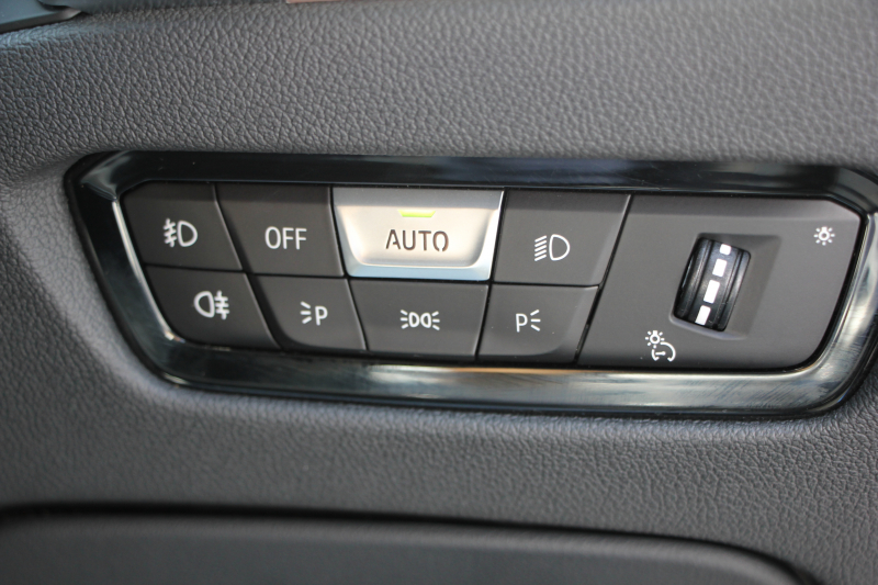 BMW 3シリーズ 330i Mｽﾎﾟｰﾂ ﾃﾞﾋﾞｭｰ&ｺﾝﾌｫｰﾄP ｻﾝﾙｰﾌ 258馬力 ﾋｰﾀｰ黒革 専用青ｽﾃｯﾁ 追従ACC ｽﾃｱｻﾎﾟｰﾄ ｵﾌﾟｼｮﾝ19AW Mｽﾎﾟｰﾂﾌﾞﾚｰｷ LEDﾍｯﾄﾞﾗｲﾄ ｵｰﾄﾊｲﾋﾞｰﾑ 360度ｶﾒﾗ 電動ﾄﾗﾝｸ Hi-fiｽﾋﾟｰｶｰ ﾗｲﾌﾞｺｯｸﾋﾟｯﾄﾞﾌﾞﾗｯｸｷﾄﾞﾆｰｸﾞﾘﾙ 2年保証