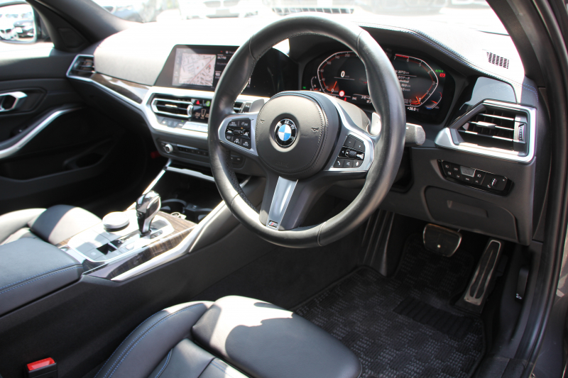 BMW 3シリーズ 330i Mｽﾎﾟｰﾂ ﾃﾞﾋﾞｭｰ&ｺﾝﾌｫｰﾄP ｻﾝﾙｰﾌ 258馬力 ﾋｰﾀｰ黒革 専用青ｽﾃｯﾁ 追従ACC ｽﾃｱｻﾎﾟｰﾄ ｵﾌﾟｼｮﾝ19AW Mｽﾎﾟｰﾂﾌﾞﾚｰｷ LEDﾍｯﾄﾞﾗｲﾄ ｵｰﾄﾊｲﾋﾞｰﾑ 360度ｶﾒﾗ 電動ﾄﾗﾝｸ Hi-fiｽﾋﾟｰｶｰ ﾗｲﾌﾞｺｯｸﾋﾟｯﾄﾞﾌﾞﾗｯｸｷﾄﾞﾆｰｸﾞﾘﾙ 2年保証