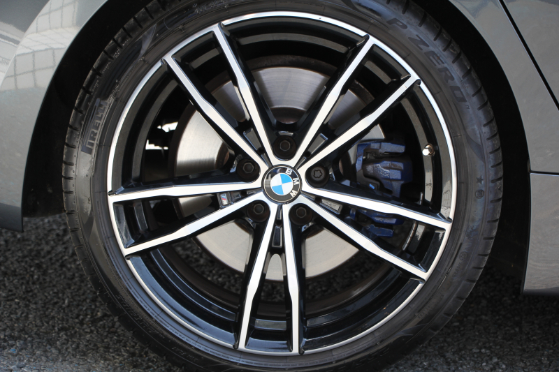 BMW 3シリーズ 330i Mｽﾎﾟｰﾂ ﾃﾞﾋﾞｭｰ&ｺﾝﾌｫｰﾄP ｻﾝﾙｰﾌ 258馬力 ﾋｰﾀｰ黒革 専用青ｽﾃｯﾁ 追従ACC ｽﾃｱｻﾎﾟｰﾄ ｵﾌﾟｼｮﾝ19AW Mｽﾎﾟｰﾂﾌﾞﾚｰｷ LEDﾍｯﾄﾞﾗｲﾄ ｵｰﾄﾊｲﾋﾞｰﾑ 360度ｶﾒﾗ 電動ﾄﾗﾝｸ Hi-fiｽﾋﾟｰｶｰ ﾗｲﾌﾞｺｯｸﾋﾟｯﾄﾞﾌﾞﾗｯｸｷﾄﾞﾆｰｸﾞﾘﾙ 2年保証