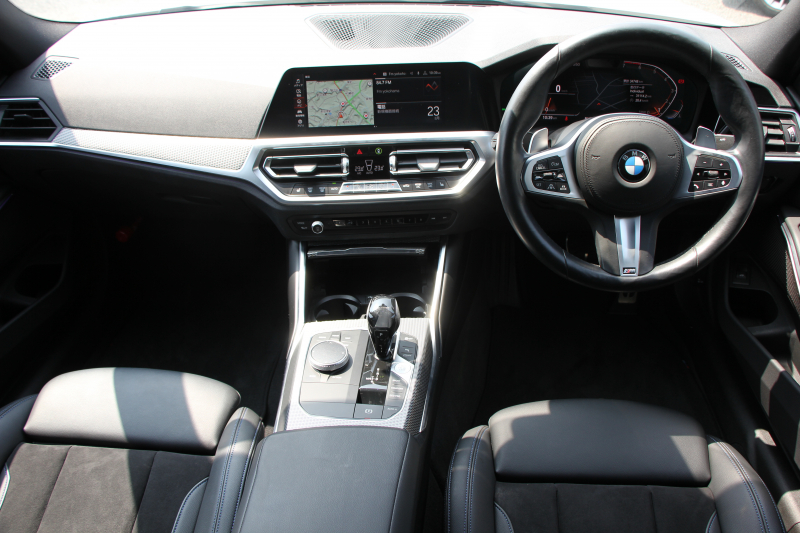 BMW 3シリーズ 320i Mｽﾎﾟｰﾂ ｺﾝﾌｫｰﾄP ｼｰﾄﾋｰﾀｰ 追従ACC ｽﾃｱﾘﾝｸﾞｻﾎﾟｰﾄ BMWﾗｲﾌﾞｺｯｸﾋﾟｯﾄﾞLEDﾍｯﾄﾞﾗｲﾄ ｵｰﾄﾊｲﾋﾞｰﾑ ﾜｲﾔﾚｽ充電 ｱﾝﾋﾞｴﾝﾄﾗｲﾄ ﾊｰﾌﾚｻﾞｰ 電動ﾄﾗﾝｸ 3ｿﾞｰﾝｴｱｺﾝ ｱｯﾌﾟﾙｶｰﾌﾟﾚｲ ﾀｯﾁ画面HDDﾅﾋﾞ2年保証