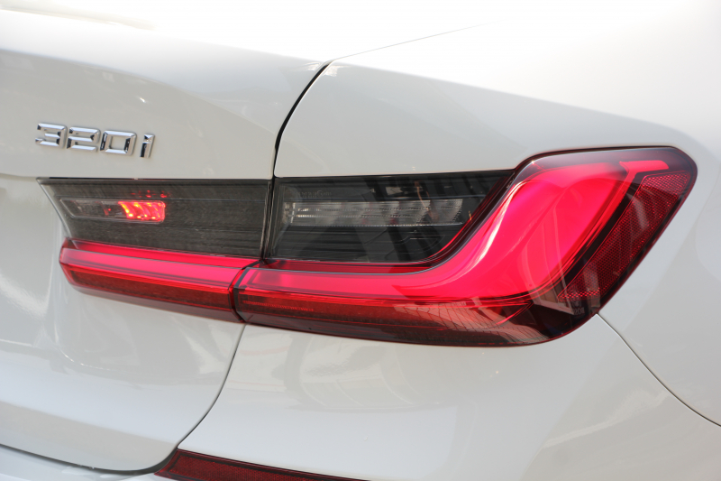 BMW 3シリーズ 320i Mｽﾎﾟｰﾂ ｺﾝﾌｫｰﾄP ｼｰﾄﾋｰﾀｰ 追従ACC ｽﾃｱﾘﾝｸﾞｻﾎﾟｰﾄ BMWﾗｲﾌﾞｺｯｸﾋﾟｯﾄﾞLEDﾍｯﾄﾞﾗｲﾄ ｵｰﾄﾊｲﾋﾞｰﾑ ﾜｲﾔﾚｽ充電 ｱﾝﾋﾞｴﾝﾄﾗｲﾄ ﾊｰﾌﾚｻﾞｰ 電動ﾄﾗﾝｸ 3ｿﾞｰﾝｴｱｺﾝ ｱｯﾌﾟﾙｶｰﾌﾟﾚｲ ﾀｯﾁ画面HDDﾅﾋﾞ2年保証