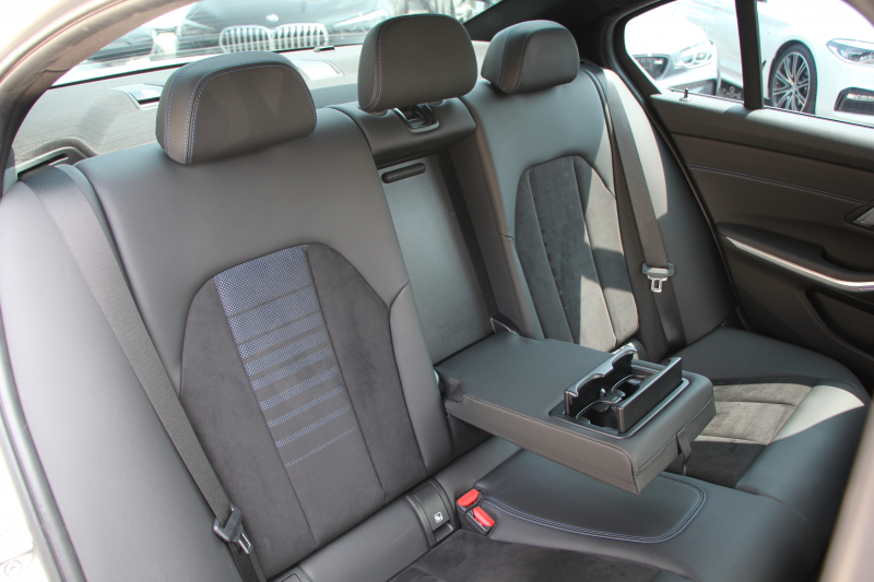 BMW 3シリーズ 320i Mｽﾎﾟｰﾂ ｺﾝﾌｫｰﾄP ｼｰﾄﾋｰﾀｰ 追従ACC ｽﾃｱﾘﾝｸﾞｻﾎﾟｰﾄ BMWﾗｲﾌﾞｺｯｸﾋﾟｯﾄﾞLEDﾍｯﾄﾞﾗｲﾄ ｵｰﾄﾊｲﾋﾞｰﾑ ﾜｲﾔﾚｽ充電 ｱﾝﾋﾞｴﾝﾄﾗｲﾄ ﾊｰﾌﾚｻﾞｰ 電動ﾄﾗﾝｸ 3ｿﾞｰﾝｴｱｺﾝ ｱｯﾌﾟﾙｶｰﾌﾟﾚｲ ﾀｯﾁ画面HDDﾅﾋﾞ2年保証