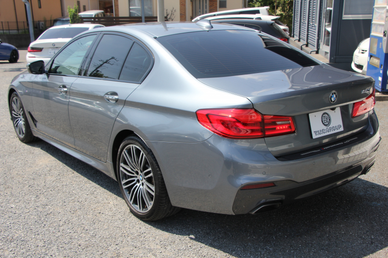 BMW 5シリーズ 530i Mｽﾎﾟｰﾂ ｺﾝﾌｫｰﾄP 高出力 252馬力 全席ﾋｰﾀｰ黒革 HUD ｿﾌﾄｸﾛｰｽﾞﾄﾞｱ ｺﾝﾌｫｰﾄｼｰﾄ&ﾍﾞﾝﾁﾚｰｼｮﾝ&ﾏｯｻｰｼﾞ追従ACC ｽﾃｱﾘﾝｸﾞｻﾎﾟｰﾄ LEDﾍｯﾄﾞﾗｲﾄ ﾀｯﾁ画面HDDﾅﾋﾞTV 360度ｶﾒﾗ Pｱｼｽﾄﾌﾟﾗｽ 電動ﾄﾗﾝｸ 2年保証