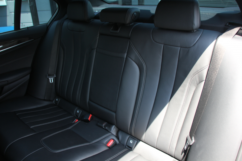 BMW 5シリーズ 530i Mｽﾎﾟｰﾂ ｺﾝﾌｫｰﾄP 高出力 252馬力 全席ﾋｰﾀｰ黒革 HUD ｿﾌﾄｸﾛｰｽﾞﾄﾞｱ ｺﾝﾌｫｰﾄｼｰﾄ&ﾍﾞﾝﾁﾚｰｼｮﾝ&ﾏｯｻｰｼﾞ追従ACC ｽﾃｱﾘﾝｸﾞｻﾎﾟｰﾄ LEDﾍｯﾄﾞﾗｲﾄ ﾀｯﾁ画面HDDﾅﾋﾞTV 360度ｶﾒﾗ Pｱｼｽﾄﾌﾟﾗｽ 電動ﾄﾗﾝｸ 2年保証