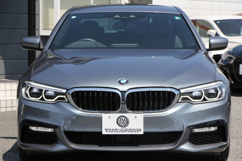 BMW 5シリーズ 530i Mｽﾎﾟｰﾂ ｺﾝﾌｫｰﾄP 高出力 252馬力 全席ﾋｰﾀｰ黒革 HUD ｿﾌﾄｸﾛｰｽﾞﾄﾞｱ ｺﾝﾌｫｰﾄｼｰﾄ&ﾍﾞﾝﾁﾚｰｼｮﾝ&ﾏｯｻｰｼﾞ追従ACC ｽﾃｱﾘﾝｸﾞｻﾎﾟｰﾄ LEDﾍｯﾄﾞﾗｲﾄ ﾀｯﾁ画面HDDﾅﾋﾞTV 360度ｶﾒﾗ Pｱｼｽﾄﾌﾟﾗｽ 電動ﾄﾗﾝｸ 2年保証