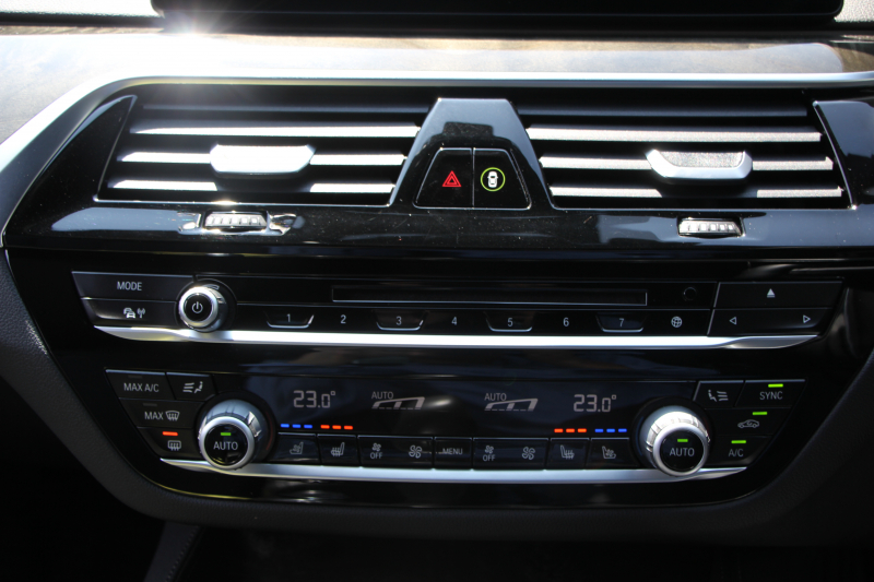 BMW 5シリーズ 530i Mｽﾎﾟｰﾂ ｺﾝﾌｫｰﾄP 高出力 252馬力 全席ﾋｰﾀｰ黒革 HUD ｿﾌﾄｸﾛｰｽﾞﾄﾞｱ ｺﾝﾌｫｰﾄｼｰﾄ&ﾍﾞﾝﾁﾚｰｼｮﾝ&ﾏｯｻｰｼﾞ追従ACC ｽﾃｱﾘﾝｸﾞｻﾎﾟｰﾄ LEDﾍｯﾄﾞﾗｲﾄ ﾀｯﾁ画面HDDﾅﾋﾞTV 360度ｶﾒﾗ Pｱｼｽﾄﾌﾟﾗｽ 電動ﾄﾗﾝｸ 2年保証