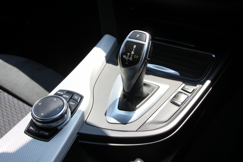 BMW 3シリーズ 320i Mｽﾎﾟｰﾂ 前期最終 追従ACC ETC2.0 衝突軽減ﾌﾞﾚｰｷ 車線逸脱警告 歩行者警告 ﾌﾙｾｸﾞTV ﾀｯﾁﾊﾟｯﾄﾞ対応HDDﾅﾋﾞ専用ｴｱﾛ 18AW ｽﾏｰﾄｷｰ Bluetooth接続 ﾊﾟﾄﾞﾙｼﾌﾄ LEDﾘﾝｸﾞｷｾﾉﾝ 2年保証