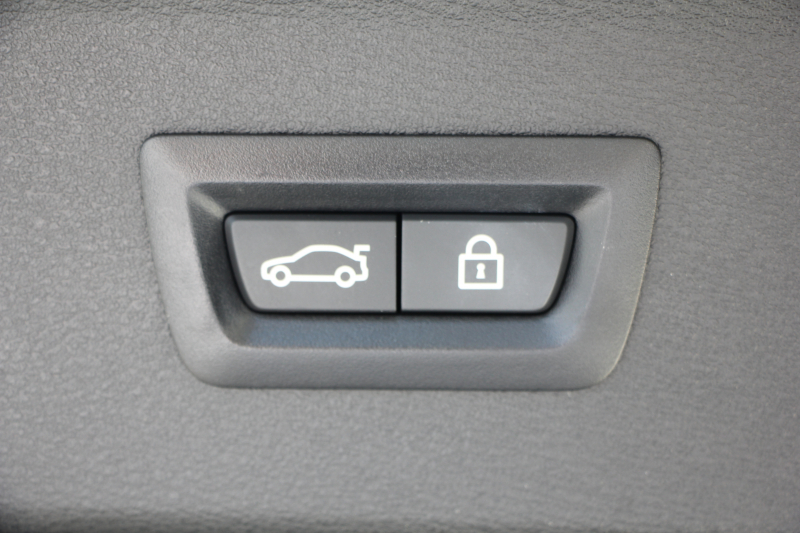 BMW X1 Xdrive18d Mｽﾎﾟｰﾂ ﾊｲﾗｲﾝ ｺﾝﾌｫｰﾄP 後期 ﾌｪｲｽﾘﾌﾄ後 ﾋｰﾀｰ黒革 電動ｼｰﾄ LEDﾍｯﾄﾞﾗｲﾄ 追従ACC 変更後ﾀｯﾁﾊﾟﾈﾙ対応HDDﾅﾋﾞ新ﾒｰﾀｰ Bluetooth接続 Pｱｼｽﾄ Bｶﾒﾗ 電動ﾄﾗﾝｸ 衝突軽減ﾌﾞﾚｰｷ 車線逸脱警告 歩行者警告 2年保証