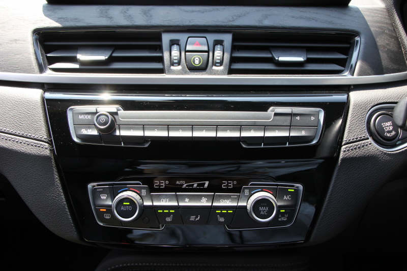 BMW X1 Xdrive18d Mｽﾎﾟｰﾂ ﾊｲﾗｲﾝ ｺﾝﾌｫｰﾄP 後期 ﾌｪｲｽﾘﾌﾄ後 ﾋｰﾀｰ黒革 電動ｼｰﾄ LEDﾍｯﾄﾞﾗｲﾄ 追従ACC 変更後ﾀｯﾁﾊﾟﾈﾙ対応HDDﾅﾋﾞ新ﾒｰﾀｰ Bluetooth接続 Pｱｼｽﾄ Bｶﾒﾗ 電動ﾄﾗﾝｸ 衝突軽減ﾌﾞﾚｰｷ 車線逸脱警告 歩行者警告 2年保証