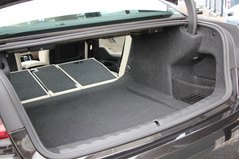 BMW 3シリーズ 320i ｼﾄﾘﾝﾌﾞﾗｯｸｴﾃﾞｨｼｮﾝ 首都圏限定88台 ﾊｲﾗｲﾝ ｵｲｽﾀｰﾚｻﾞｰ ｼｰﾄﾋｰﾀｰ ｺﾝﾌｫｰﾄP 電動ﾄﾗﾝｸ Hi-fiｽﾋﾟｰｶｰ 360度ｶﾒﾗ 19AW 追従ACC ｽﾃｱﾘﾝｸﾞｻﾎﾟｰﾄ ｱｯﾌﾟﾙｶｰﾌﾟﾚｲ ﾀｯﾁ画面HDDﾅﾋﾞLEDﾍｯﾄﾞﾗｲﾄ ｵｰﾄﾊｲﾋﾞｰﾑ 2年保証