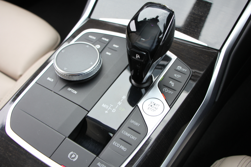 BMW 3シリーズ 320i ｼﾄﾘﾝﾌﾞﾗｯｸｴﾃﾞｨｼｮﾝ 首都圏限定88台 ﾊｲﾗｲﾝ ｵｲｽﾀｰﾚｻﾞｰ ｼｰﾄﾋｰﾀｰ ｺﾝﾌｫｰﾄP 電動ﾄﾗﾝｸ Hi-fiｽﾋﾟｰｶｰ 360度ｶﾒﾗ 19AW 追従ACC ｽﾃｱﾘﾝｸﾞｻﾎﾟｰﾄ ｱｯﾌﾟﾙｶｰﾌﾟﾚｲ ﾀｯﾁ画面HDDﾅﾋﾞLEDﾍｯﾄﾞﾗｲﾄ ｵｰﾄﾊｲﾋﾞｰﾑ 2年保証