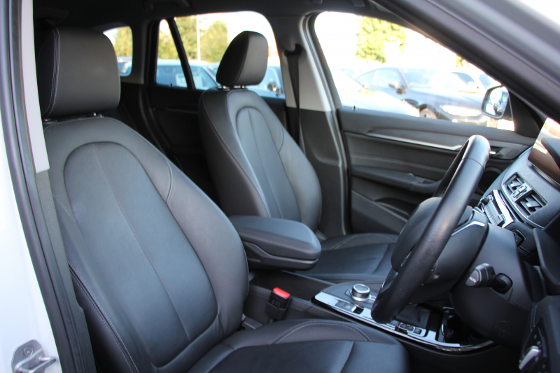 BMW X1 Xdrive18d Xﾗｲﾝ ｴﾃﾞｨｼｮﾝｼﾞｮｲﾌﾟﾗｽ ﾊｲﾗｲﾝ&ｺﾝﾌｫｰﾄP 後期 ﾌｪｲｽﾘﾌﾄ後 真珠色 ﾋｰﾀｰ黒革 追従ACC LEDﾍｯﾄﾞﾗｲﾄ 電動ﾄﾗﾝｸ ﾀｯﾁ画面HDDﾅﾋﾞ衝突軽減ﾌﾞﾚｰｷ 車線逸脱警告 歩行者警告 専用18AW ｳｯﾄﾞﾊﾟﾈﾙ 2年保証