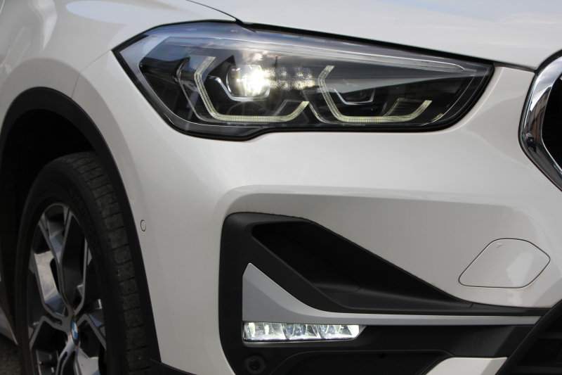 BMW X1 Xdrive18d Xﾗｲﾝ ｴﾃﾞｨｼｮﾝｼﾞｮｲﾌﾟﾗｽ ﾊｲﾗｲﾝ&ｺﾝﾌｫｰﾄP 後期 ﾌｪｲｽﾘﾌﾄ後 真珠色 ﾋｰﾀｰ黒革 追従ACC LEDﾍｯﾄﾞﾗｲﾄ 電動ﾄﾗﾝｸ ﾀｯﾁ画面HDDﾅﾋﾞ衝突軽減ﾌﾞﾚｰｷ 車線逸脱警告 歩行者警告 専用18AW ｳｯﾄﾞﾊﾟﾈﾙ 2年保証