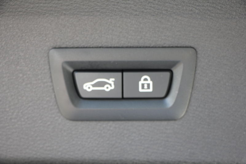 BMW X1 Xdrive18d Mｽﾎﾟｰﾂ ﾊｲﾗｲﾝ ｺﾝﾌｫｰﾄP 後期 ﾌｪｲｽﾘﾌﾄ後 ﾋｰﾀｰ黒革 Mｼｰﾄﾍﾞﾙﾄ ﾜｲﾔﾚｽ充電 電動ｼｰﾄ LEDﾍｯﾄﾞﾗｲﾄ 追従ACC ﾀｯﾁﾊﾟﾈﾙ対応HDDﾅﾋﾞ新ﾒｰﾀｰ Bluetooth接続 Pｱｼｽﾄ 電動ﾄﾗﾝｸ 衝突軽減ﾌﾞﾚｰｷ 車線逸脱警告 歩行者警告 2年保証