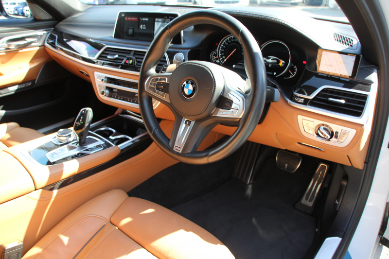 BMW 7シリーズ 740d Xdrive Mｽﾎﾟｰﾂ ﾘｱｺﾝﾌｫｰﾄP 1ｵｰﾅ ﾘｱｴﾝﾀｰﾃｲﾒﾝﾄ ﾘｱﾓﾆﾀｰ ﾀｯﾁｺﾏﾝﾄﾞﾋｰﾄｺﾝﾌｫｰﾄP ｻﾝﾙｰﾌ ﾚｰｻﾞｰﾗｲﾄ ﾃﾞｨｽﾌﾟﾚｲｷｰ ﾘﾓｰﾄﾊﾟｰｷﾝｸﾞﾏｯｻｰｼﾞ&ﾍﾞﾝﾁﾚｰｼｮﾝ ｺﾆｬｯｸﾚｻﾞｰ 360度ｶﾒﾗ 4WD 3.0Lﾃﾞｨｰｾﾞﾙﾀｰﾎﾞ2年保証