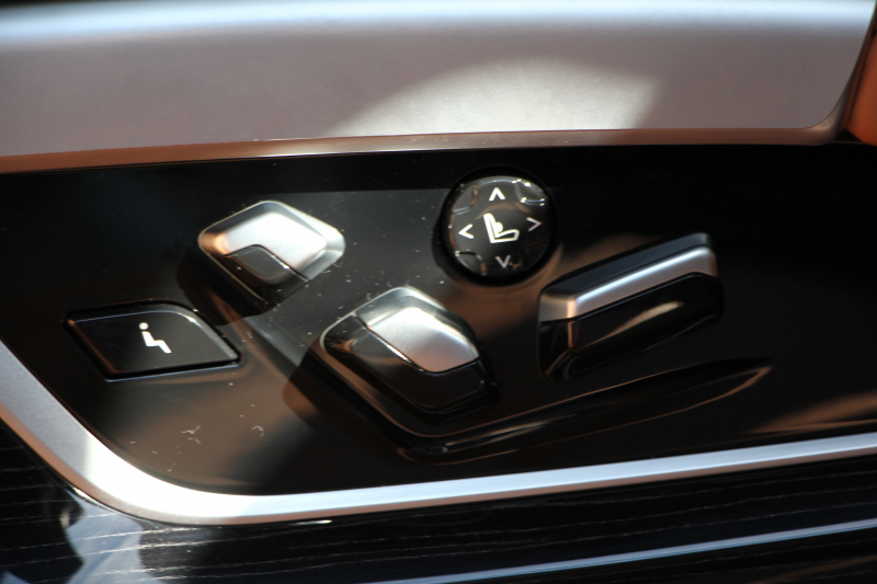 BMW 7シリーズ 740d Xdrive Mｽﾎﾟｰﾂ ﾘｱｺﾝﾌｫｰﾄP 1ｵｰﾅ ﾘｱｴﾝﾀｰﾃｲﾒﾝﾄ ﾘｱﾓﾆﾀｰ ﾀｯﾁｺﾏﾝﾄﾞﾋｰﾄｺﾝﾌｫｰﾄP ｻﾝﾙｰﾌ ﾚｰｻﾞｰﾗｲﾄ ﾃﾞｨｽﾌﾟﾚｲｷｰ ﾘﾓｰﾄﾊﾟｰｷﾝｸﾞﾏｯｻｰｼﾞ&ﾍﾞﾝﾁﾚｰｼｮﾝ ｺﾆｬｯｸﾚｻﾞｰ 360度ｶﾒﾗ 4WD 3.0Lﾃﾞｨｰｾﾞﾙﾀｰﾎﾞ2年保証