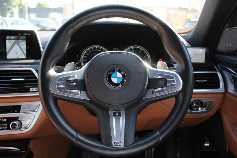 BMW 7シリーズ 740d Xdrive Mｽﾎﾟｰﾂ ﾘｱｺﾝﾌｫｰﾄP 1ｵｰﾅ ﾘｱｴﾝﾀｰﾃｲﾒﾝﾄ ﾘｱﾓﾆﾀｰ ﾀｯﾁｺﾏﾝﾄﾞﾋｰﾄｺﾝﾌｫｰﾄP ｻﾝﾙｰﾌ ﾚｰｻﾞｰﾗｲﾄ ﾃﾞｨｽﾌﾟﾚｲｷｰ ﾘﾓｰﾄﾊﾟｰｷﾝｸﾞﾏｯｻｰｼﾞ&ﾍﾞﾝﾁﾚｰｼｮﾝ ｺﾆｬｯｸﾚｻﾞｰ 360度ｶﾒﾗ 4WD 3.0Lﾃﾞｨｰｾﾞﾙﾀｰﾎﾞ2年保証