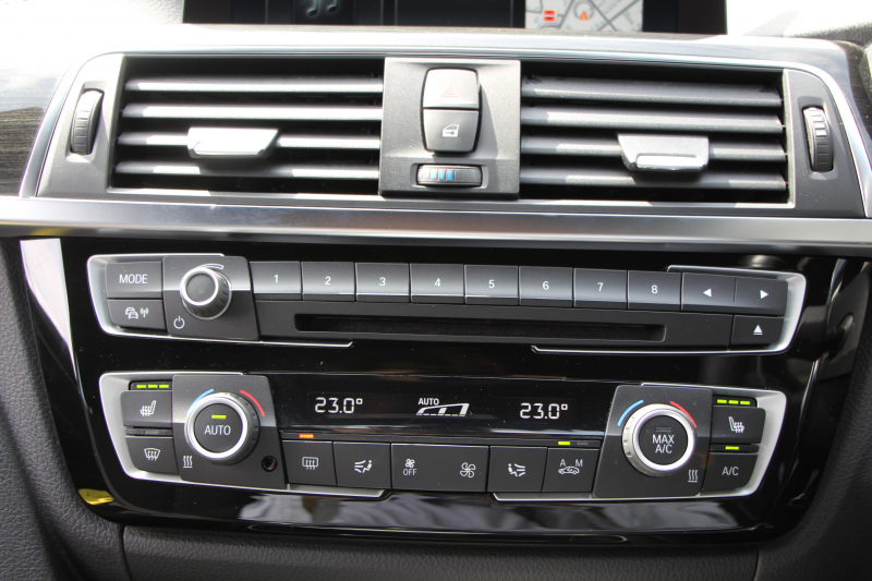 BMW 3シリーズ 320i ﾂｰﾘﾝｸﾞMｽﾎﾟｰﾂ 最終ﾓﾃﾞﾙ 新ｴﾝｼﾞﾝ ｼｰﾄﾋｰﾀｰ LEDﾍｯﾄﾞﾗｲﾄ&ﾃｰﾙ NEWﾙｰﾑﾐﾗｰ 追従ACC ﾚｰﾝﾁｪﾝｼﾞ警告 ﾀｯﾁﾊﾟﾈﾙ対応HDDﾅﾋﾞ Bｶﾒﾗ Bluetooth接続 ﾊﾟﾄﾞﾙｼﾌﾄ 電動ﾄﾗﾝｸ 衝突軽減ﾌﾞﾚｰｷ 車線逸脱警告 歩行者警告 2年保証