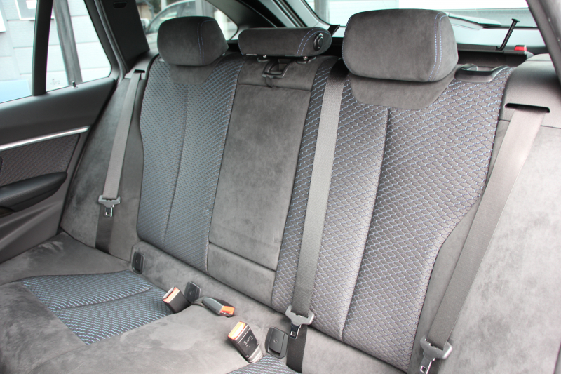 BMW 3シリーズ 320i ﾂｰﾘﾝｸﾞMｽﾎﾟｰﾂ 最終ﾓﾃﾞﾙ 新ｴﾝｼﾞﾝ ｼｰﾄﾋｰﾀｰ LEDﾍｯﾄﾞﾗｲﾄ&ﾃｰﾙ NEWﾙｰﾑﾐﾗｰ 追従ACC ﾚｰﾝﾁｪﾝｼﾞ警告 ﾀｯﾁﾊﾟﾈﾙ対応HDDﾅﾋﾞ Bｶﾒﾗ Bluetooth接続 ﾊﾟﾄﾞﾙｼﾌﾄ 電動ﾄﾗﾝｸ 衝突軽減ﾌﾞﾚｰｷ 車線逸脱警告 歩行者警告 2年保証