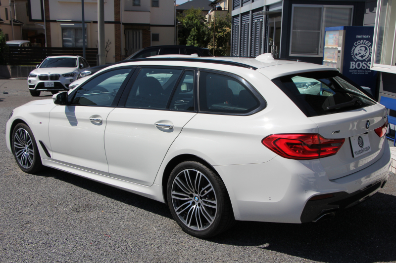 BMW 5シリーズ 540i Xdrive ﾂｰﾘﾝｸﾞMｽﾎﾟｰﾂ ﾃﾞﾋﾞｭｰP 直6ﾀｰﾎﾞ340馬力 4WD 全席ﾋｰﾀｰ黒革 HUD ｿﾌﾄｸﾛｰｽﾞﾄﾞｱ ｼﾞｪｽﾁｬｰC 追従ACC ｽﾃｱﾘﾝｸﾞｻﾎﾟｰﾄ 液晶ﾒｰﾀｰ 専用ｱﾀﾞﾌﾟﾃｨﾌﾞｻｽ LEDﾍｯﾄﾞﾗｲﾄ ｵｰﾄﾊｲﾋﾞｰﾑ 電動ﾄﾗﾝｸ 360度ｶﾒﾗ ﾀｯﾁ画面HDDﾅﾋﾞ2年保証