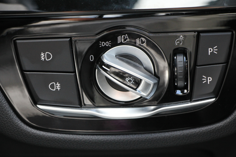 BMW 5シリーズ 540i Xdrive Mｽﾎﾟｰﾂ ｲﾉﾍﾞｰｼｮﾝ&ｺﾝﾌｫｰﾄP 直6ﾀｰﾎﾞ4WD 340馬力 ｻﾝﾙｰﾌ 全席ﾋｰﾀｰ黒革 ﾏｯｻｰｼﾞ&ﾍﾞﾝﾁﾚｰｼｮﾝ ｼﾞｪｽﾁｬｰC 純正可変&ｼｭﾆｯﾂｧｰｻｽ 3Ddesign20AW 液晶ﾒｰﾀｰ HUD 追従ACC LEDﾍｯﾄﾞﾗｲﾄ ﾀｯﾁ画面HDDﾅﾋﾞTV Mspﾌﾞﾚｰｷ 2年保証