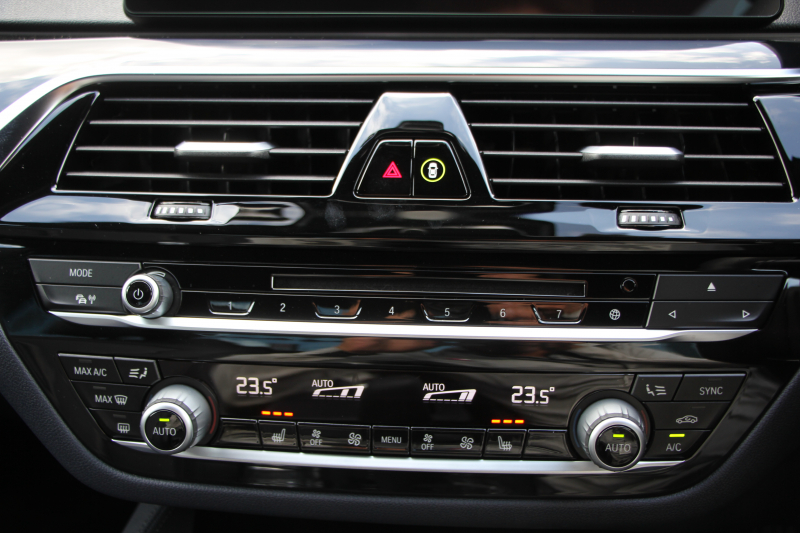 BMW 5シリーズ 530i ｴﾃﾞｨｼｮﾝﾐｯｼｮﾝｲﾝﾎﾟｯｼﾌﾞﾙ 特別仕様車 高出力 252馬力 1ｵ-ﾅ ﾅｲﾄﾌﾞﾙｰﾚｻﾞｰ 全席ﾋｰﾀｰ H&Rﾀﾞｳﾝｻｽ&純正可変 RAYSﾎﾑﾗ19AW HUD ﾊｰﾏﾝｶｰﾄﾞﾝ 追従ACC ｽﾃｱｻﾎﾟｰﾄ ﾀｯﾁ画面HDDﾅﾋﾞTV LEDﾍｯﾄﾞﾗｲﾄ ｵｰﾄﾊｲﾋﾞｰﾑ 電動ﾄﾗﾝｸ 360度ｶﾒﾗ 2年保証