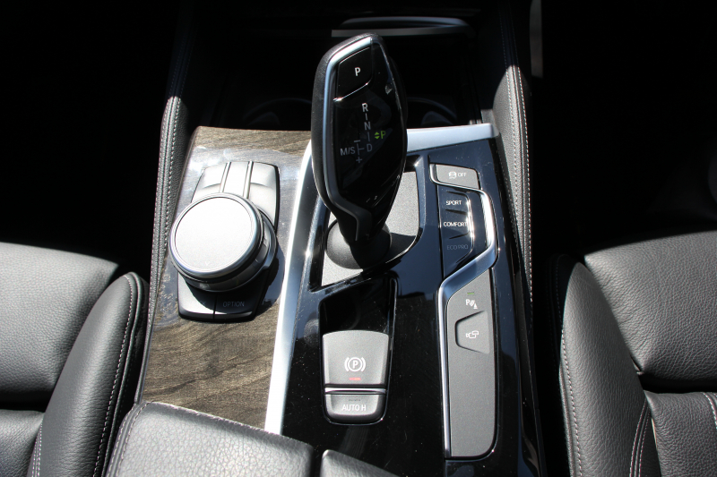 BMW 5シリーズ 530i ﾂｰﾘﾝｸﾞMｽﾎﾟｰﾂ ｾﾚｸﾄP 型式変更後｢ABA-JT20｣ 252馬力 ﾊﾟﾉﾗﾏｻﾝﾙｰﾌ ﾊｰﾏﾝｶｰﾄﾞﾝ 4ｿﾞｰﾝｴｱｺﾝ 全席ﾋｰﾀｰ黒革 HUD 追従ACC ｽﾃｱﾘﾝｸﾞｻﾎﾟｰﾄ 変更後全面液晶ﾒｰﾀｰ ﾀｯﾁ画面HDDﾅﾋﾞTV 360度ｶﾒﾗ 2年保証