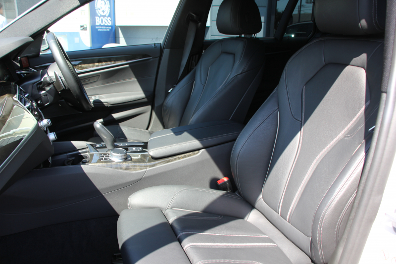 BMW 5シリーズ 530i ﾂｰﾘﾝｸﾞMｽﾎﾟｰﾂ ｾﾚｸﾄP 型式変更後｢ABA-JT20｣ 252馬力 ﾊﾟﾉﾗﾏｻﾝﾙｰﾌ ﾊｰﾏﾝｶｰﾄﾞﾝ 4ｿﾞｰﾝｴｱｺﾝ 全席ﾋｰﾀｰ黒革 HUD 追従ACC ｽﾃｱﾘﾝｸﾞｻﾎﾟｰﾄ 変更後全面液晶ﾒｰﾀｰ ﾀｯﾁ画面HDDﾅﾋﾞTV 360度ｶﾒﾗ 2年保証