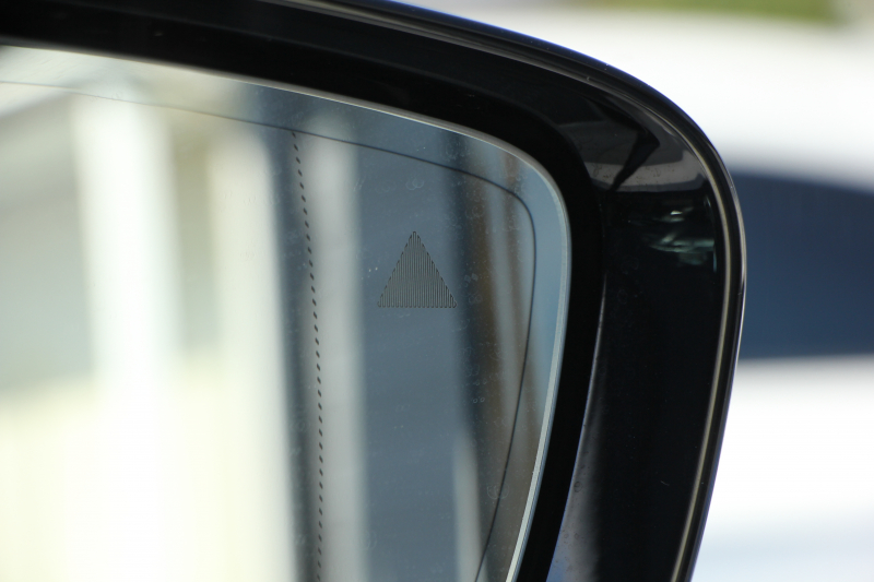 BMW 5シリーズ 530i ﾂｰﾘﾝｸﾞMｽﾎﾟｰﾂ ｾﾚｸﾄP 型式変更後｢ABA-JT20｣ 252馬力 ﾊﾟﾉﾗﾏｻﾝﾙｰﾌ ﾊｰﾏﾝｶｰﾄﾞﾝ 4ｿﾞｰﾝｴｱｺﾝ 全席ﾋｰﾀｰ黒革 HUD 追従ACC ｽﾃｱﾘﾝｸﾞｻﾎﾟｰﾄ 変更後全面液晶ﾒｰﾀｰ ﾀｯﾁ画面HDDﾅﾋﾞTV 360度ｶﾒﾗ 2年保証