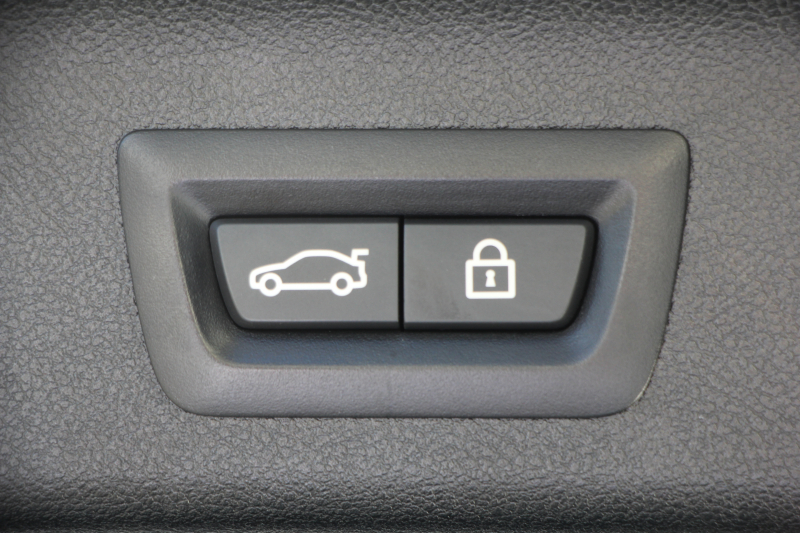 BMW 5シリーズ 530i ﾂｰﾘﾝｸﾞMｽﾎﾟｰﾂ ｾﾚｸﾄP 型式変更後｢ABA-JT20｣ 252馬力 ﾊﾟﾉﾗﾏｻﾝﾙｰﾌ ﾊｰﾏﾝｶｰﾄﾞﾝ 4ｿﾞｰﾝｴｱｺﾝ 全席ﾋｰﾀｰ黒革 HUD 追従ACC ｽﾃｱﾘﾝｸﾞｻﾎﾟｰﾄ 変更後全面液晶ﾒｰﾀｰ ﾀｯﾁ画面HDDﾅﾋﾞTV 360度ｶﾒﾗ 2年保証