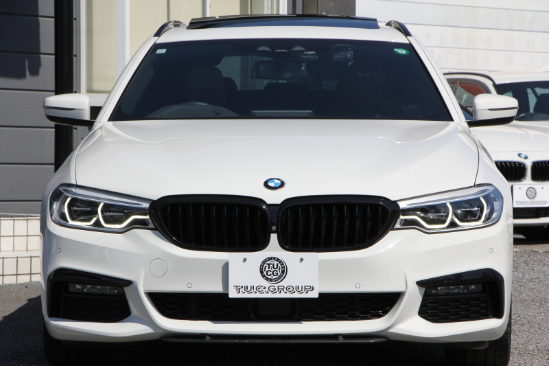 BMW 5シリーズ 530i ﾂｰﾘﾝｸﾞMｽﾎﾟｰﾂ ｾﾚｸﾄP 型式変更後｢ABA-JT20｣ 252馬力 ﾊﾟﾉﾗﾏｻﾝﾙｰﾌ ﾊｰﾏﾝｶｰﾄﾞﾝ 4ｿﾞｰﾝｴｱｺﾝ 全席ﾋｰﾀｰ黒革 HUD 追従ACC ｽﾃｱﾘﾝｸﾞｻﾎﾟｰﾄ 変更後全面液晶ﾒｰﾀｰ ﾀｯﾁ画面HDDﾅﾋﾞTV 360度ｶﾒﾗ 2年保証