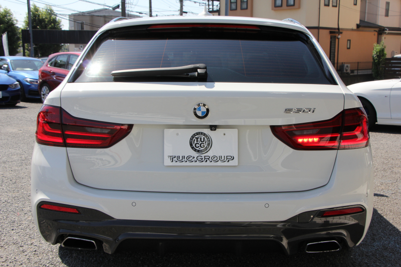 BMW 5シリーズ 530i ﾂｰﾘﾝｸﾞMｽﾎﾟｰﾂ ｾﾚｸﾄP 型式変更後｢ABA-JT20｣ 252馬力 ﾊﾟﾉﾗﾏｻﾝﾙｰﾌ ﾊｰﾏﾝｶｰﾄﾞﾝ 4ｿﾞｰﾝｴｱｺﾝ 全席ﾋｰﾀｰ黒革 HUD 追従ACC ｽﾃｱﾘﾝｸﾞｻﾎﾟｰﾄ 変更後全面液晶ﾒｰﾀｰ ﾀｯﾁ画面HDDﾅﾋﾞTV 360度ｶﾒﾗ 2年保証