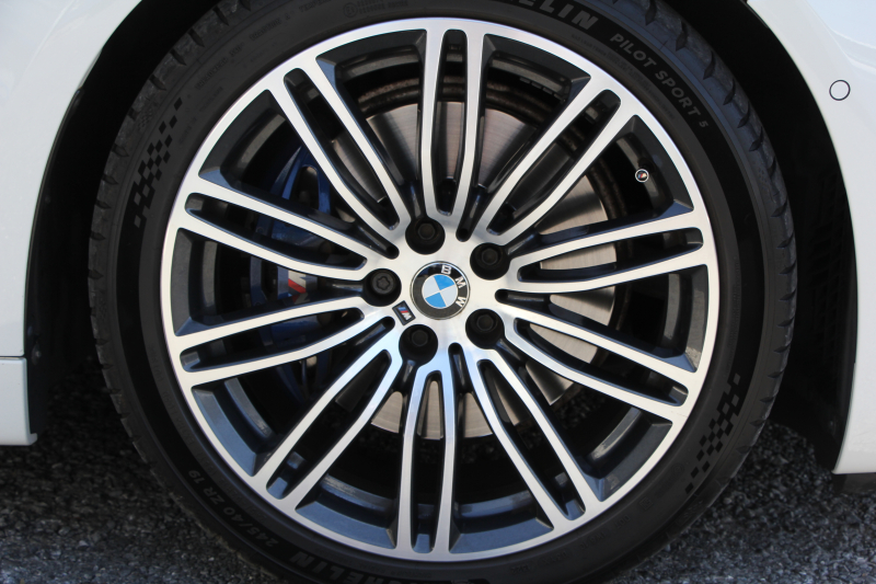 BMW 5シリーズ 530i ﾂｰﾘﾝｸﾞMｽﾎﾟｰﾂ ｾﾚｸﾄP 型式変更後｢ABA-JT20｣ 252馬力 ﾊﾟﾉﾗﾏｻﾝﾙｰﾌ ﾊｰﾏﾝｶｰﾄﾞﾝ 4ｿﾞｰﾝｴｱｺﾝ 全席ﾋｰﾀｰ黒革 HUD 追従ACC ｽﾃｱﾘﾝｸﾞｻﾎﾟｰﾄ 変更後全面液晶ﾒｰﾀｰ ﾀｯﾁ画面HDDﾅﾋﾞTV 360度ｶﾒﾗ 2年保証