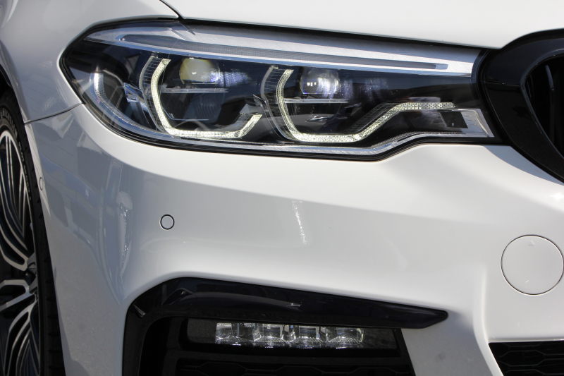 BMW 5シリーズ 530i ﾂｰﾘﾝｸﾞMｽﾎﾟｰﾂ ｾﾚｸﾄP 型式変更後｢ABA-JT20｣ 252馬力 ﾊﾟﾉﾗﾏｻﾝﾙｰﾌ ﾊｰﾏﾝｶｰﾄﾞﾝ 4ｿﾞｰﾝｴｱｺﾝ 全席ﾋｰﾀｰ黒革 HUD 追従ACC ｽﾃｱﾘﾝｸﾞｻﾎﾟｰﾄ 変更後全面液晶ﾒｰﾀｰ ﾀｯﾁ画面HDDﾅﾋﾞTV 360度ｶﾒﾗ 2年保証