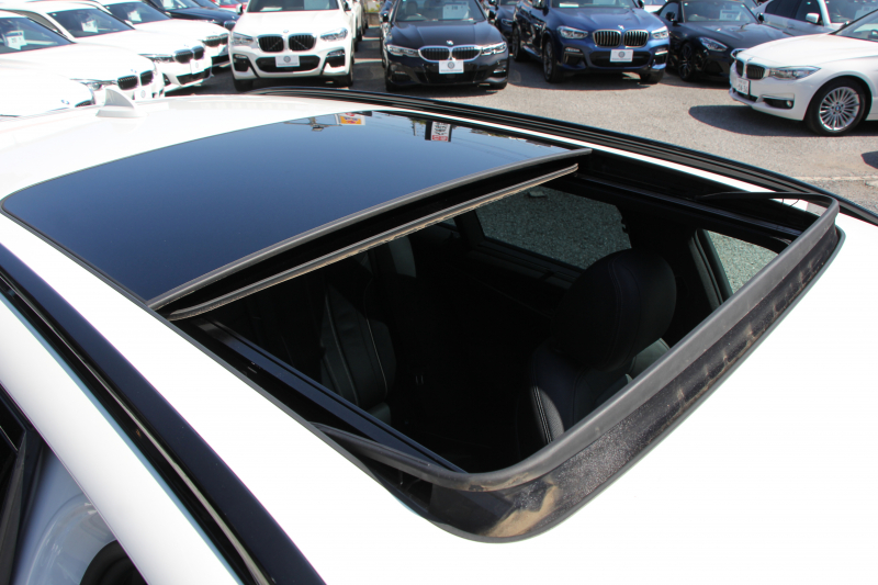 BMW 5シリーズ 530i ﾂｰﾘﾝｸﾞMｽﾎﾟｰﾂ ｾﾚｸﾄP 型式変更後｢ABA-JT20｣ 252馬力 ﾊﾟﾉﾗﾏｻﾝﾙｰﾌ ﾊｰﾏﾝｶｰﾄﾞﾝ 4ｿﾞｰﾝｴｱｺﾝ 全席ﾋｰﾀｰ黒革 HUD 追従ACC ｽﾃｱﾘﾝｸﾞｻﾎﾟｰﾄ 変更後全面液晶ﾒｰﾀｰ ﾀｯﾁ画面HDDﾅﾋﾞTV 360度ｶﾒﾗ 2年保証