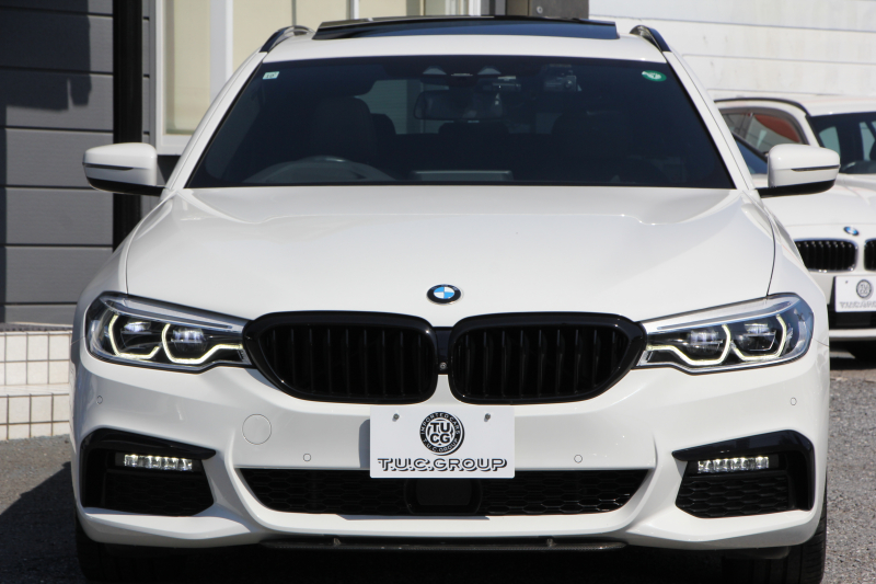 BMW 5シリーズ 530i ﾂｰﾘﾝｸﾞMｽﾎﾟｰﾂ ｾﾚｸﾄP 型式変更後｢ABA-JT20｣ 252馬力 ﾊﾟﾉﾗﾏｻﾝﾙｰﾌ ﾊｰﾏﾝｶｰﾄﾞﾝ 4ｿﾞｰﾝｴｱｺﾝ 全席ﾋｰﾀｰ黒革 HUD 追従ACC ｽﾃｱﾘﾝｸﾞｻﾎﾟｰﾄ 変更後全面液晶ﾒｰﾀｰ ﾀｯﾁ画面HDDﾅﾋﾞTV 360度ｶﾒﾗ 2年保証