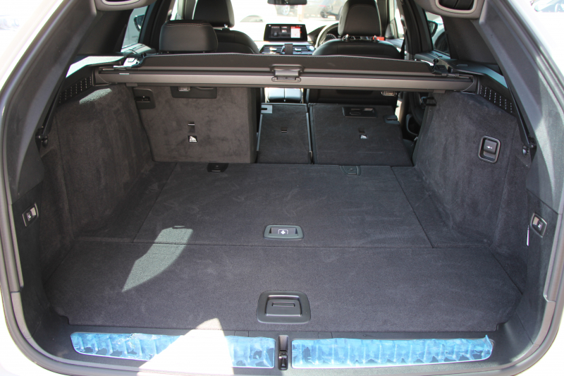 BMW 5シリーズ 530i ﾂｰﾘﾝｸﾞMｽﾎﾟｰﾂ ｾﾚｸﾄP 型式変更後｢ABA-JT20｣ 252馬力 ﾊﾟﾉﾗﾏｻﾝﾙｰﾌ ﾊｰﾏﾝｶｰﾄﾞﾝ 4ｿﾞｰﾝｴｱｺﾝ 全席ﾋｰﾀｰ黒革 HUD 追従ACC ｽﾃｱﾘﾝｸﾞｻﾎﾟｰﾄ 変更後全面液晶ﾒｰﾀｰ ﾀｯﾁ画面HDDﾅﾋﾞTV 360度ｶﾒﾗ 2年保証