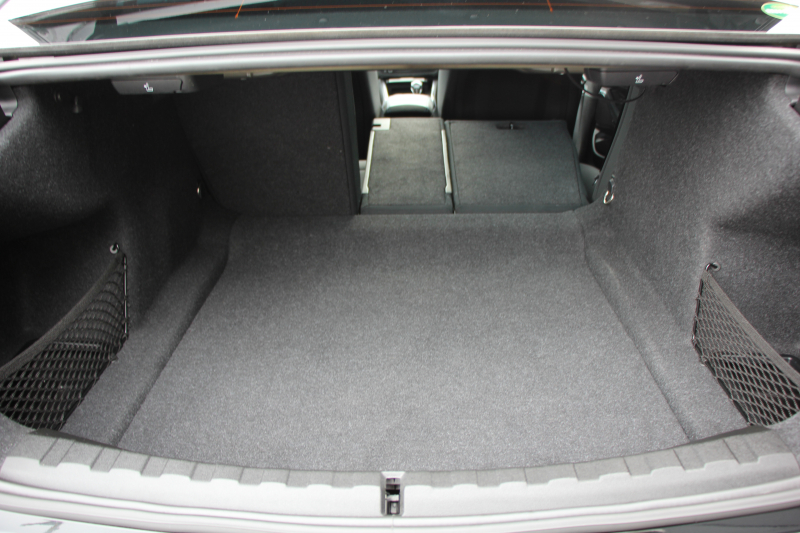 BMW 3シリーズ 320i Mｽﾎﾟｰﾂ ﾃﾞﾋﾞｭｰ&ｺﾝﾌｫｰﾄP ｻﾝﾙｰﾌ ﾋｰﾀｰ黒革 専用ﾌﾞﾙｰｽﾃｯﾁ 19AW 追従ACC ｽﾃｱﾘﾝｸﾞｻﾎﾟｰﾄ LEDﾍｯﾄﾞﾗｲﾄ ｵｰﾄﾊｲﾋﾞｰﾑ 電動ﾄﾗﾝｸ ｱｯﾌﾟﾙｶｰﾌﾟﾚｲ ﾀｯﾁ画面HDDﾅﾋﾞﾜｲﾔﾚｽ充電 Hi-fiｽﾋﾟｰｶｰ Pｱｼｽﾄ 専用ｴｱﾛ 2年保証