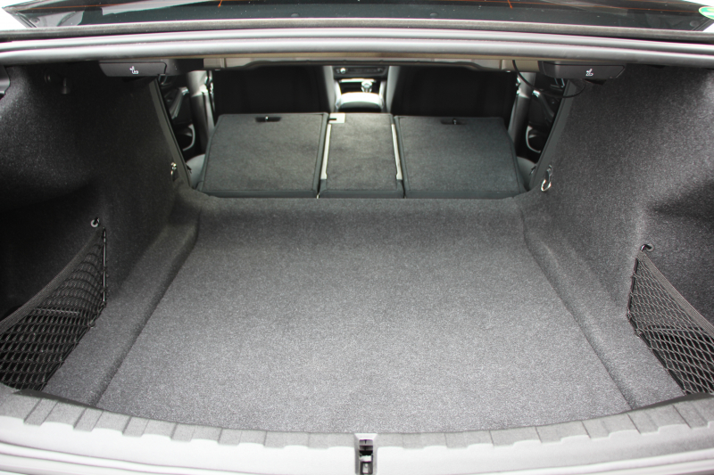 BMW 3シリーズ 320i Mｽﾎﾟｰﾂ ﾃﾞﾋﾞｭｰ&ｺﾝﾌｫｰﾄP ｻﾝﾙｰﾌ ﾋｰﾀｰ黒革 専用ﾌﾞﾙｰｽﾃｯﾁ 19AW 追従ACC ｽﾃｱﾘﾝｸﾞｻﾎﾟｰﾄ LEDﾍｯﾄﾞﾗｲﾄ ｵｰﾄﾊｲﾋﾞｰﾑ 電動ﾄﾗﾝｸ ｱｯﾌﾟﾙｶｰﾌﾟﾚｲ ﾀｯﾁ画面HDDﾅﾋﾞﾜｲﾔﾚｽ充電 Hi-fiｽﾋﾟｰｶｰ Pｱｼｽﾄ 専用ｴｱﾛ 2年保証