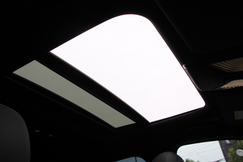 BMW 3シリーズ 320i Mｽﾎﾟｰﾂ ﾃﾞﾋﾞｭｰ&ｺﾝﾌｫｰﾄP ｻﾝﾙｰﾌ ﾋｰﾀｰ黒革 専用ﾌﾞﾙｰｽﾃｯﾁ 19AW 追従ACC ｽﾃｱﾘﾝｸﾞｻﾎﾟｰﾄ LEDﾍｯﾄﾞﾗｲﾄ ｵｰﾄﾊｲﾋﾞｰﾑ 電動ﾄﾗﾝｸ ｱｯﾌﾟﾙｶｰﾌﾟﾚｲ ﾀｯﾁ画面HDDﾅﾋﾞﾜｲﾔﾚｽ充電 Hi-fiｽﾋﾟｰｶｰ Pｱｼｽﾄ 専用ｴｱﾛ 2年保証