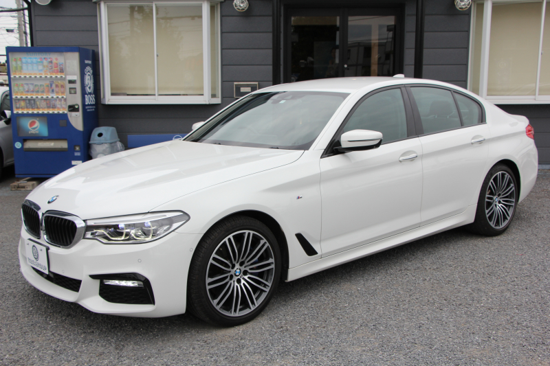 BMW 5シリーズ 530i Mｽﾎﾟｰﾂ ｲﾉﾍﾞｰｼｮﾝP 1ｵｰﾅ 高出力 252馬力 全席ﾋｰﾀｰ黒革 HUD ﾃﾞｨｽﾌﾟﾚｲｷｰ ﾘﾓｰﾄﾊﾟｰｷﾝｸﾞ追従ACC ｽﾃｱﾘﾝｸﾞｻﾎﾟｰﾄ LEDﾍｯﾄﾞﾗｲﾄ ｵｰﾄﾊｲﾋﾞｰﾑ ﾀｯﾁ画面HDDﾅﾋﾞTV ｼﾞｪｽﾁｬｰC 360度ｶﾒﾗ Pｱｼｽﾄﾌﾟﾗｽ 電動ﾄﾗﾝｸ 2年保証