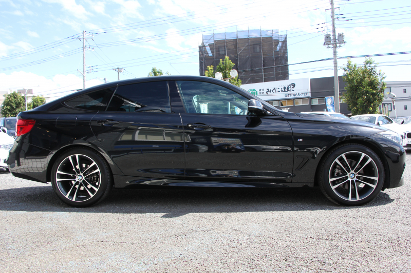 BMW 3シリーズ 320d Xdrive ｸﾞﾗﾝﾂｰﾘｽﾓ Mｽﾎﾟｰﾂ 後期 新ｴﾝｼﾞﾝ 4WD ﾋｰﾀｰ黒革 LEDﾍｯﾄﾞﾗｲﾄ&ﾃｰﾙ 追従ACC ﾚｰﾝﾁｪﾝｼﾞ警告 衝突軽減ﾌﾞﾚｰｷ 車線逸脱警告 歩行者警告 TOPﾋﾞｭｰ&ｻｲﾄﾞﾋﾞｭｰｶﾒﾗ ﾀｯﾁ画面HDDﾅﾋﾞ電動ﾄﾗﾝｸ 19AW 2年保証