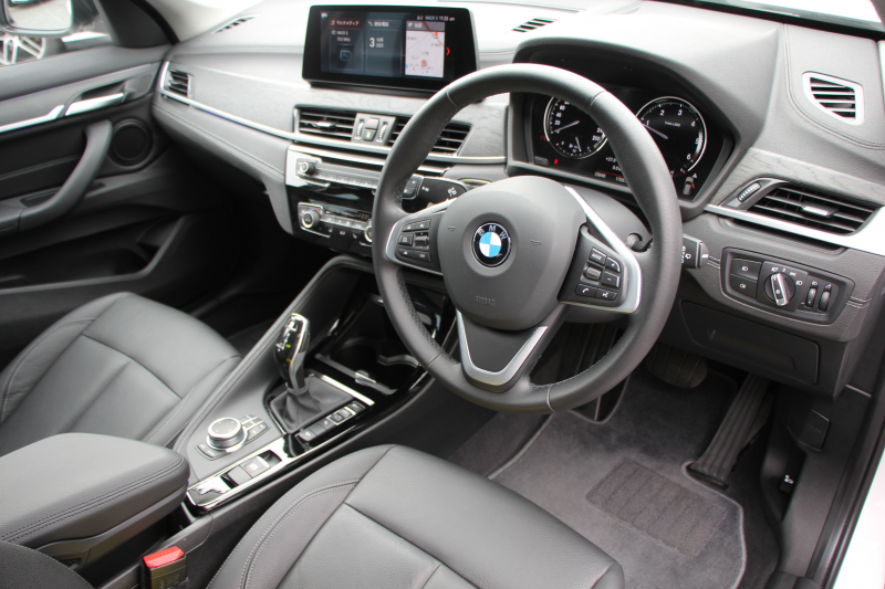 BMW X1 Xdrive18d Xﾗｲﾝ ｴﾃﾞｨｼｮﾝｼﾞｮｲﾌﾟﾗｽ ﾊｲﾗｲﾝ&ｺﾝﾌｫｰﾄP 後期 ﾌｪｲｽﾘﾌﾄ後 真珠色 ﾋｰﾀｰ黒革 追従ACC LEDﾍｯﾄﾞﾗｲﾄ 電動ﾄﾗﾝｸ ﾀｯﾁ画面HDDﾅﾋﾞ衝突軽減ﾌﾞﾚｰｷ 車線逸脱警告 歩行者警告 専用18AW ｳｯﾄﾞﾊﾟﾈﾙ 2年保証