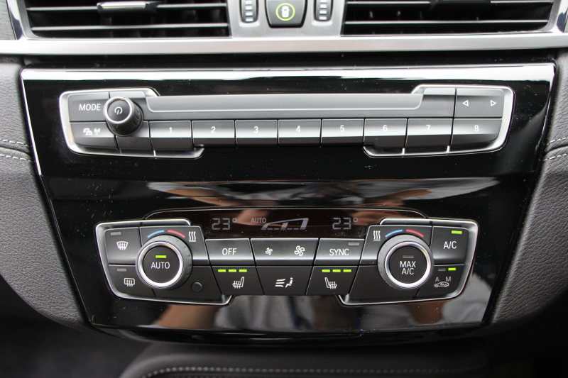 BMW X1 Xdrive18d Xﾗｲﾝ ｴﾃﾞｨｼｮﾝｼﾞｮｲﾌﾟﾗｽ ﾊｲﾗｲﾝ&ｺﾝﾌｫｰﾄP 後期 ﾌｪｲｽﾘﾌﾄ後 真珠色 ﾋｰﾀｰ黒革 追従ACC LEDﾍｯﾄﾞﾗｲﾄ 電動ﾄﾗﾝｸ ﾀｯﾁ画面HDDﾅﾋﾞ衝突軽減ﾌﾞﾚｰｷ 車線逸脱警告 歩行者警告 専用18AW ｳｯﾄﾞﾊﾟﾈﾙ 2年保証