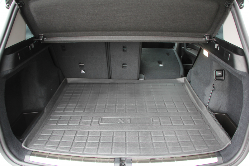 BMW X1 Xdrive18d Xﾗｲﾝ ｴﾃﾞｨｼｮﾝｼﾞｮｲﾌﾟﾗｽ ﾊｲﾗｲﾝ&ｺﾝﾌｫｰﾄP 後期 ﾌｪｲｽﾘﾌﾄ後 真珠色 ﾋｰﾀｰ黒革 追従ACC LEDﾍｯﾄﾞﾗｲﾄ 電動ﾄﾗﾝｸ ﾀｯﾁ画面HDDﾅﾋﾞ衝突軽減ﾌﾞﾚｰｷ 車線逸脱警告 歩行者警告 専用18AW ｳｯﾄﾞﾊﾟﾈﾙ 2年保証