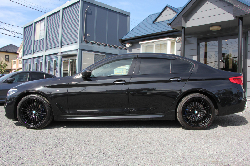 BMW 5シリーズ 530i ｴﾃﾞｨｼｮﾝﾐｯｼｮﾝｲﾝﾎﾟｯｼﾌﾞﾙ 特別仕様車 252馬力 ﾅｲﾄﾌﾞﾙｰﾚｻﾞｰ ｱﾀﾞﾌﾟﾃｨﾌﾞｻｽ ﾊｰﾏﾝｶｰﾄﾞﾝ HUD 追従ACC ｽﾃｱﾘﾝｸﾞｻﾎﾟｰﾄ ﾀｯﾁ画面HDDﾅﾋﾞTV LEDﾍｯﾄﾞﾗｲﾄ ｵｰﾄﾊｲﾋﾞｰﾑ 電動ﾄﾗﾝｸ 360度ｶﾒﾗ 全席ﾋｰﾀｰ 専用ﾌﾞﾗｯｸ19AW 2年保証