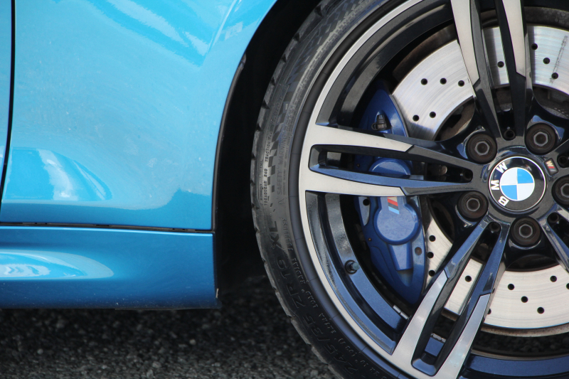 BMW Mシリーズ M2ｸｰﾍﾟMDCT 370馬力 直6ﾀｰﾎﾞ7速DCT ﾋｰﾀｰ黒革 Mﾊﾟﾌｫｰﾏﾝｽｽﾃｱﾘﾝｸﾞｶｰﾎﾞﾝﾘｯﾌﾟｽﾎﾟｲﾗｰ 3Ddesignｴｱﾛ HDDﾅﾋﾞBｶﾒﾗ 専用19AW 衝突軽減ﾌﾞﾚｰｷ 車線逸脱警告 歩行者警告 ﾌﾞﾚｰｷ付ｸﾙｺﾝ ｽﾏｰﾄｷｰ ｶｰﾎﾞﾝｲﾝﾃﾘｱﾄﾘﾑ ﾊﾟﾄﾞﾙｼﾌﾄ 2年保証